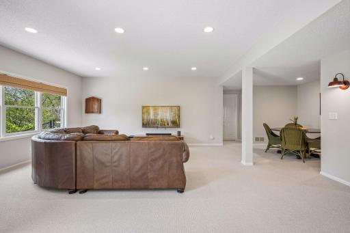 925 Queensland Lane N, Plymouth, MN 55447