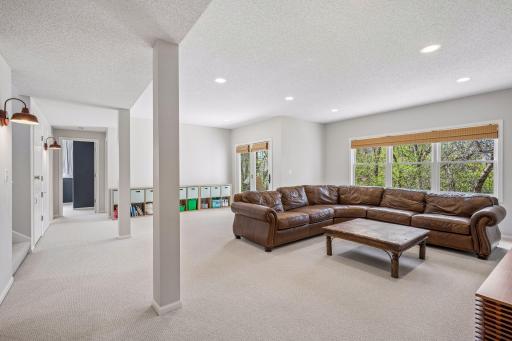 925 Queensland Lane N, Plymouth, MN 55447