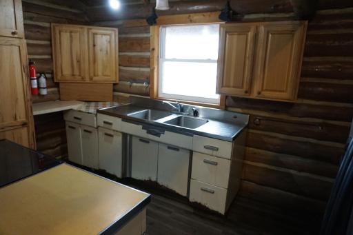 Kitchen1.JPG