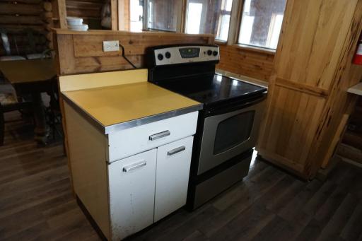 Kitchen3.JPG