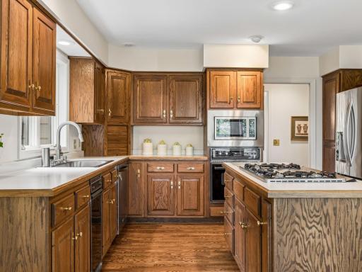 11202 Mount Curve Road, Eden Prairie, MN 55347