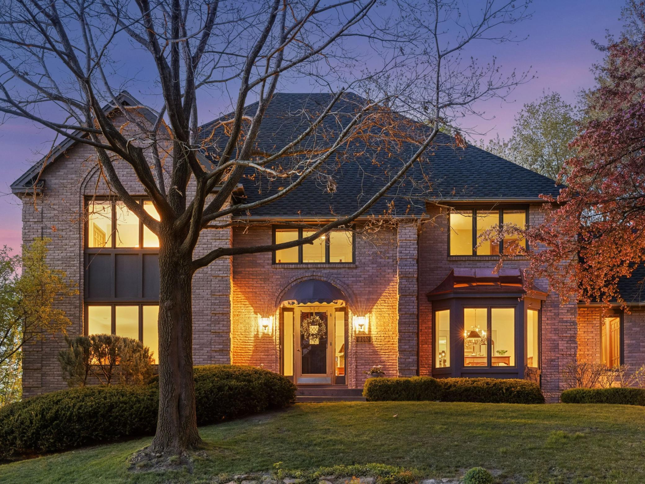11202 Mount Curve - Welcome Home!