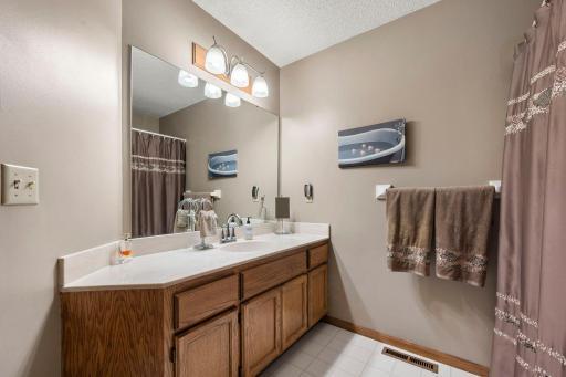 48-web-or-mls-6724 Timber Crest Dr-144.jpg