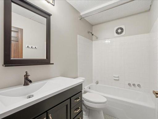 6670 Vernon Avenue S, 202, Minneapolis, MN 55436