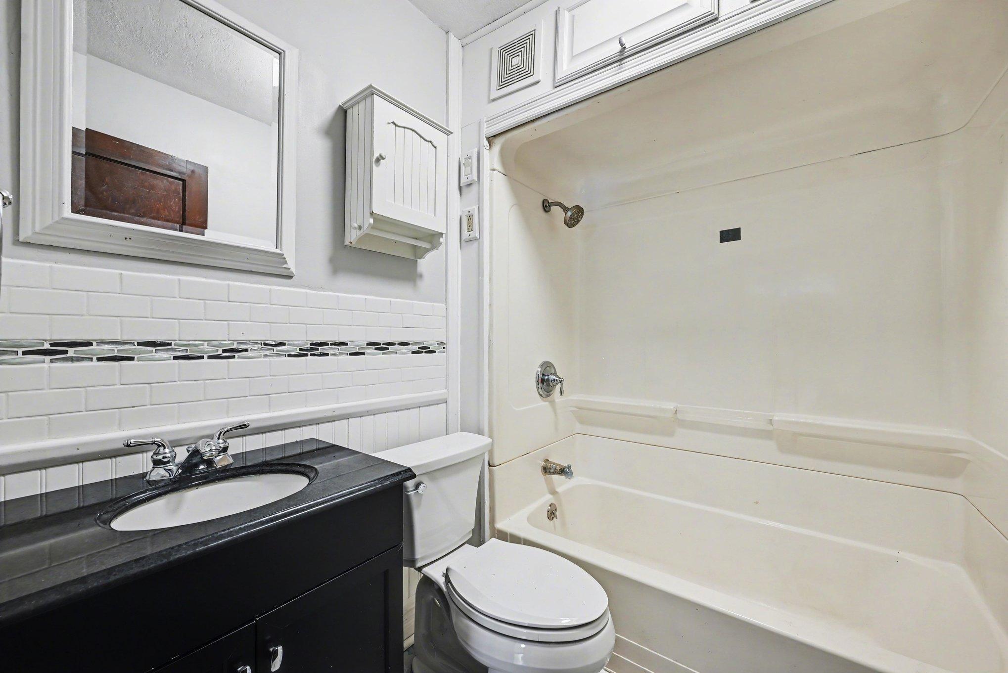 Main level full bath