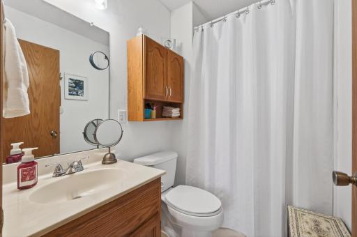 Master Bathroom w/shower