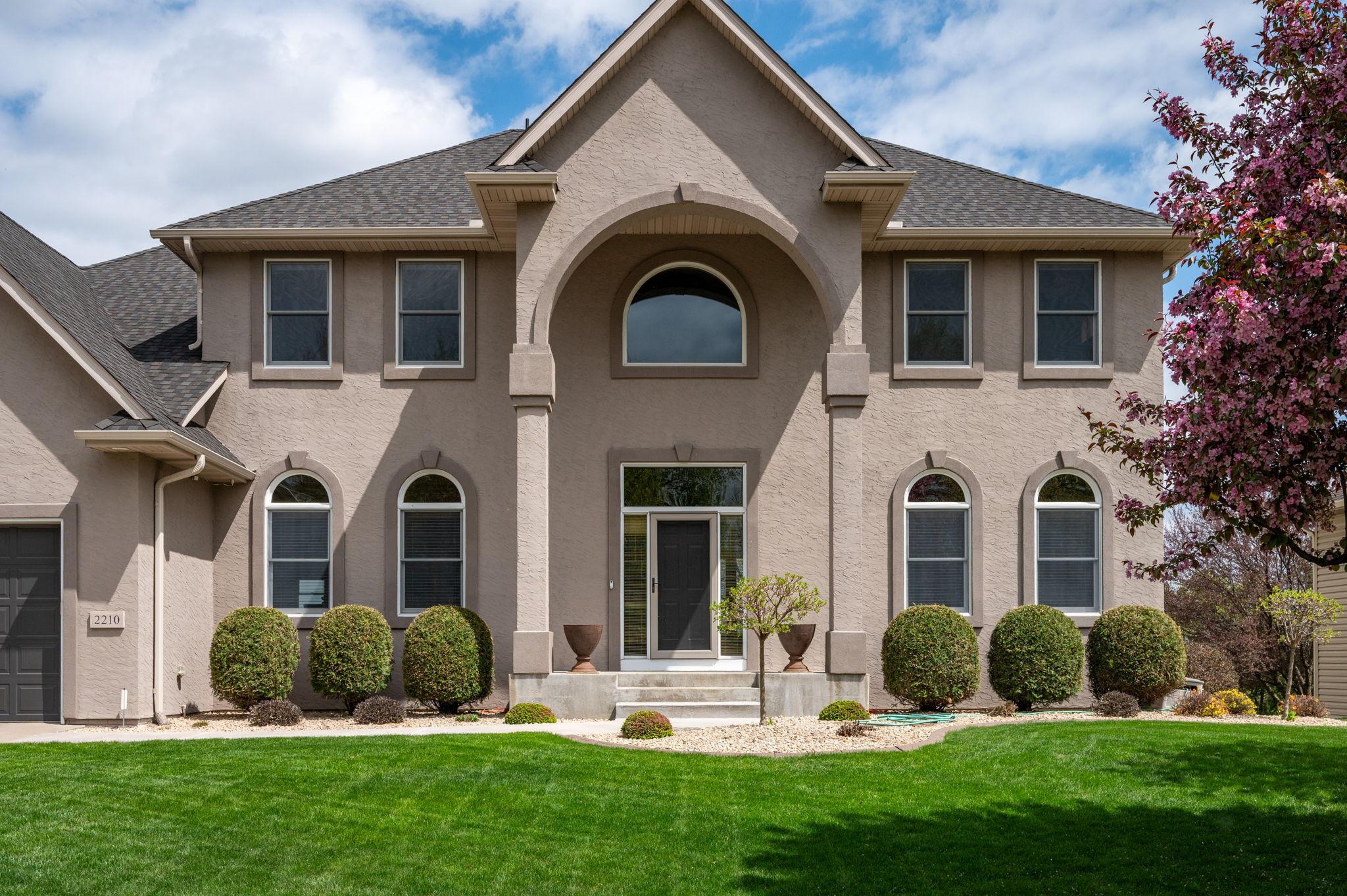 2-web-or-mls-2210-lancaster-ave-ne.jpg