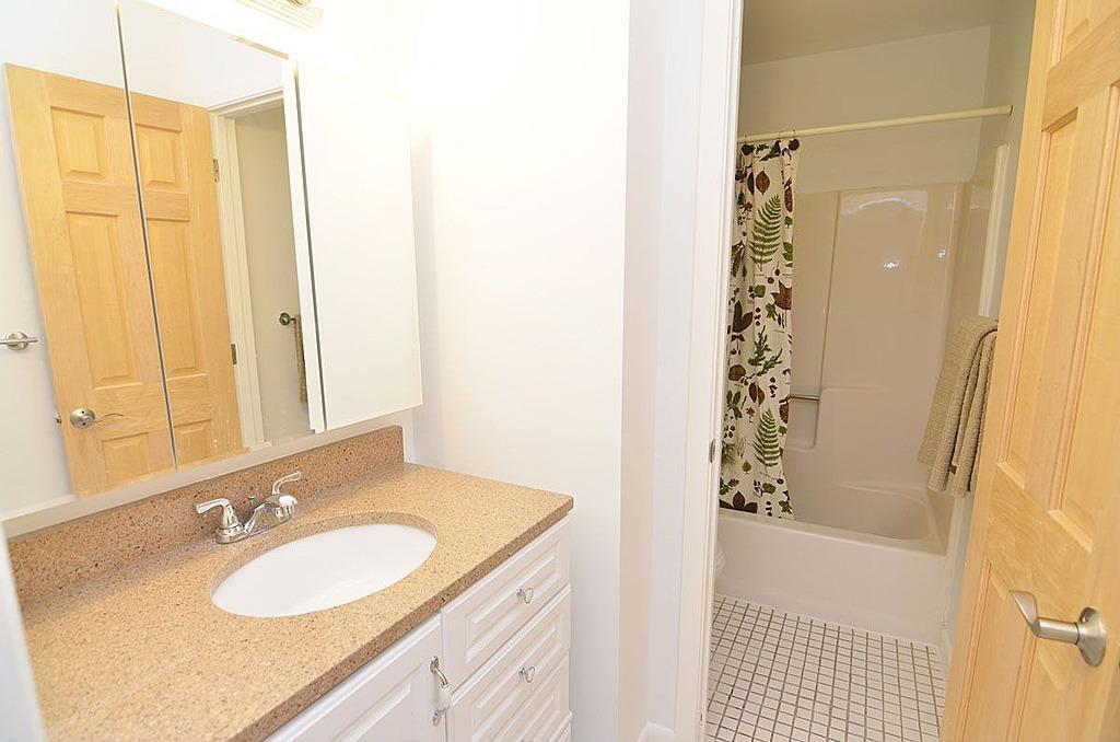 Upper Level Full Bathroom