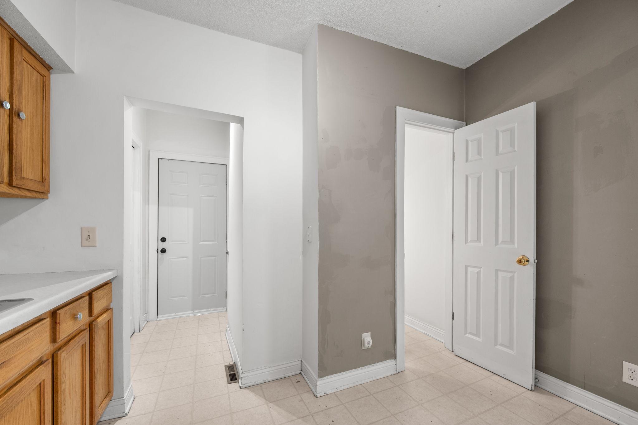 42-web-or-mls-934 Juno Ave-29.jpg