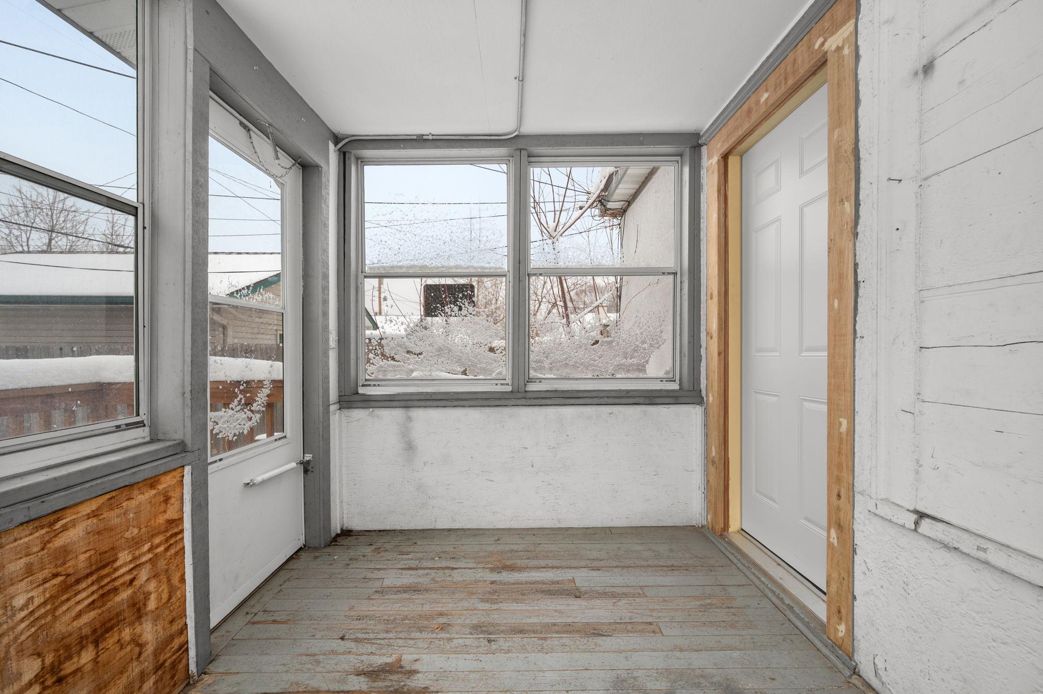 Back unit enclosed porch