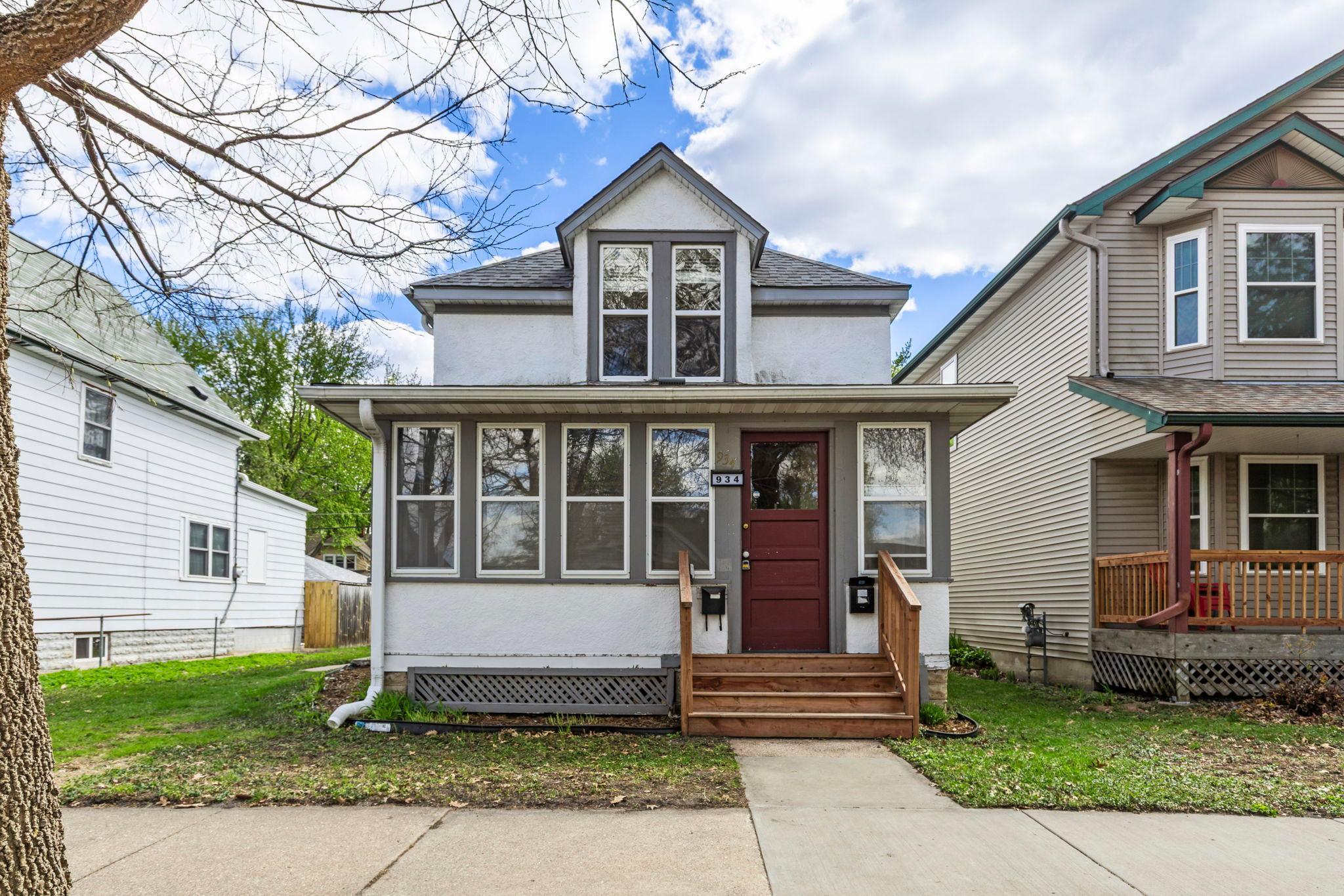 This duplex offers a great investment opportunity—rent both units or owner-occupy for added flexibility and income potential