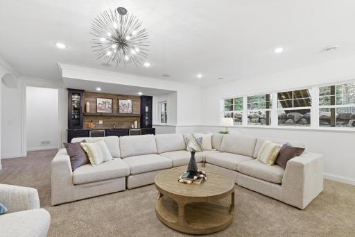 635 Niagara Lane N, Plymouth, MN 55447