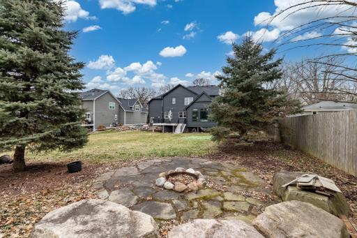635 Niagara Lane N, Plymouth, MN 55447