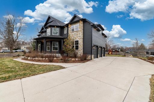 635 Niagara Lane N, Plymouth, MN 55447