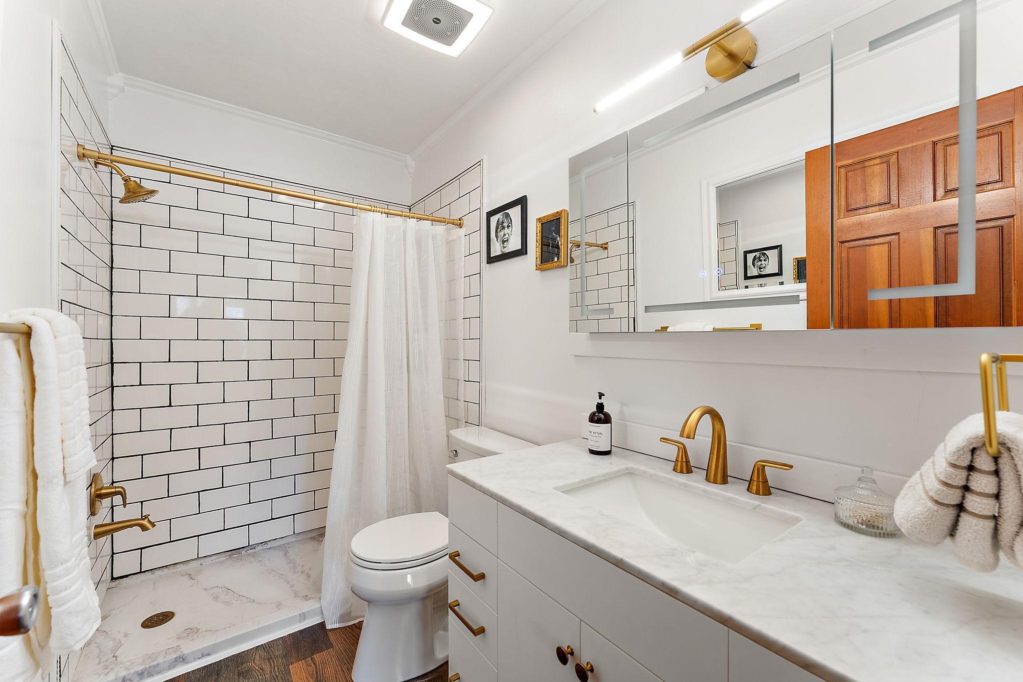 Updated primary 3/4 bath