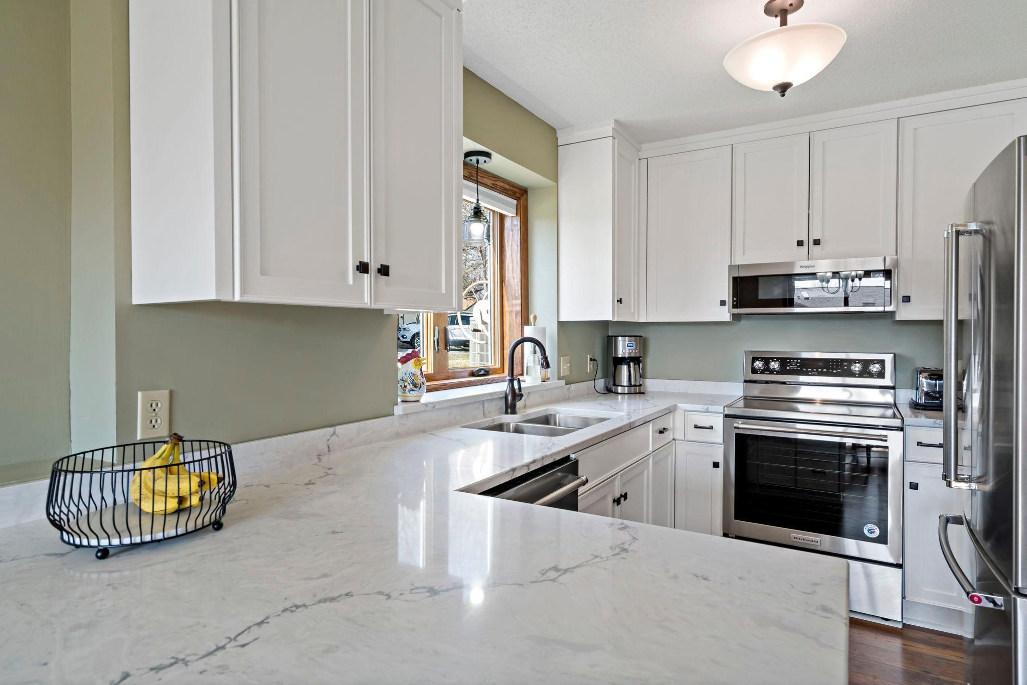 Clean and fresh kitchen with quartz countertops