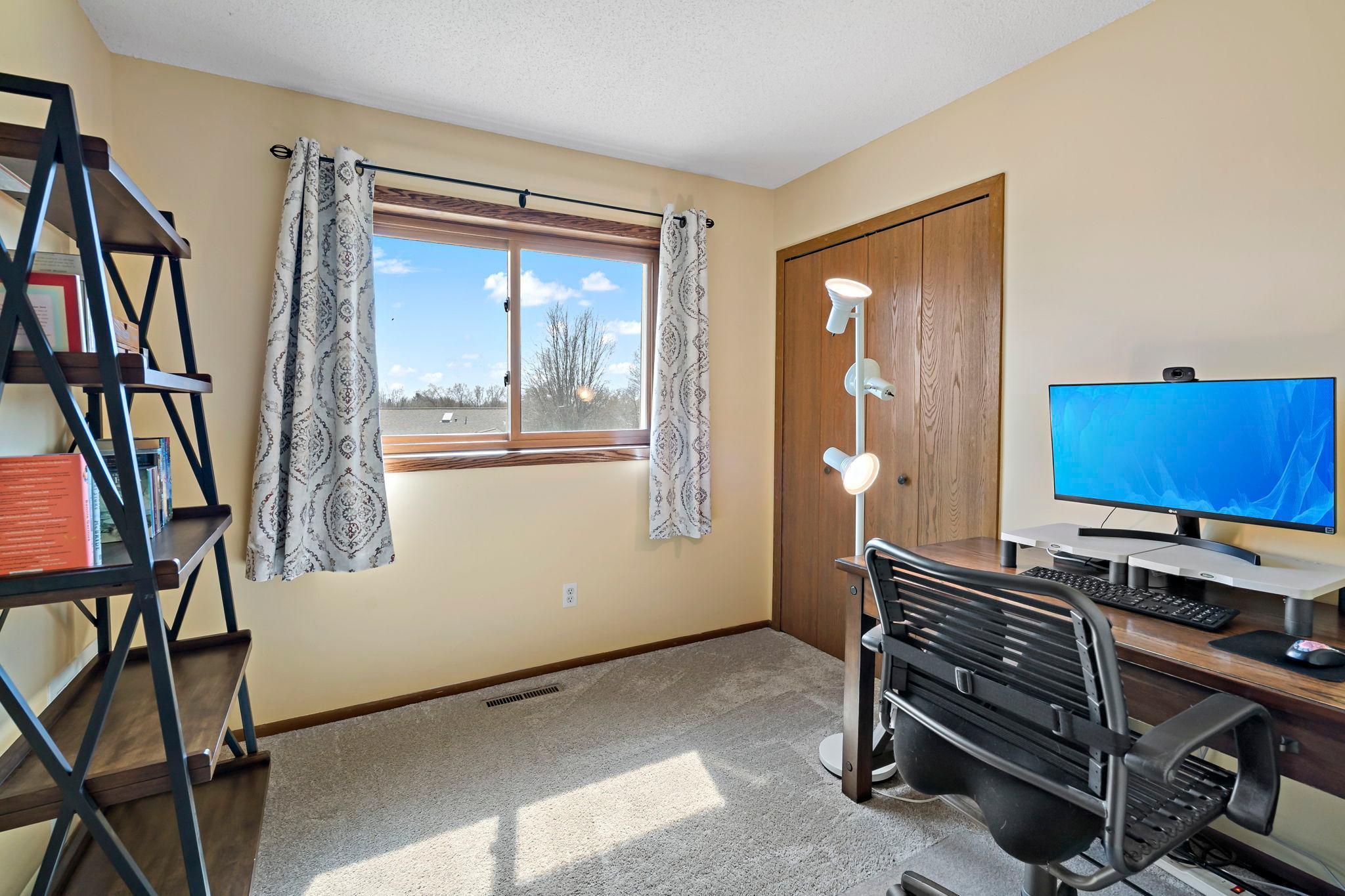 Flexible space for bedroom or office