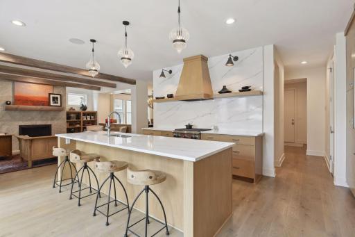 6908 Paiute Circle, Minneapolis, MN 55439