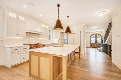 6908 Paiute Circle, Minneapolis, MN 55439