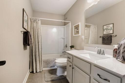 s19007 Hoover Street NW - Web Quality - 023 - 23 Bathroom.jpg