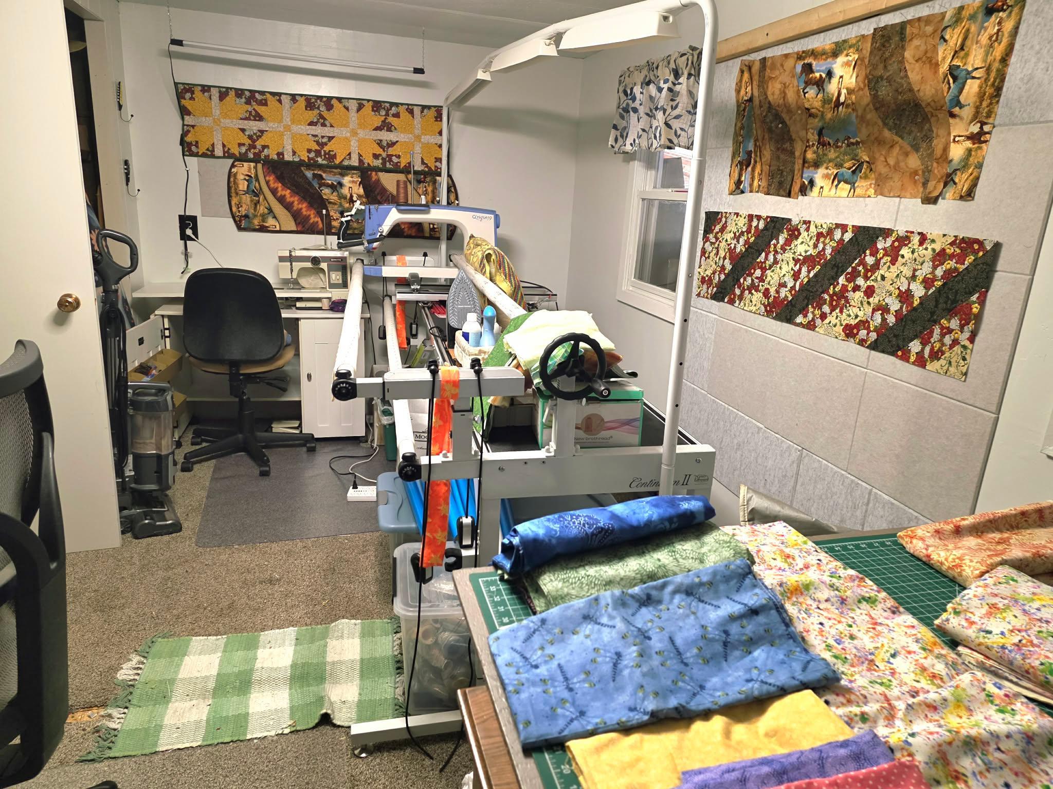 2nd bedroom/hobby room