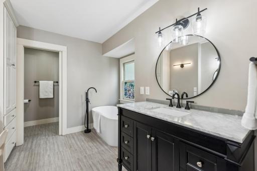 8469 Woodland Curve, Saint Bonifacius, MN 55375