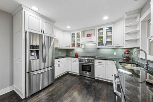 8469 Woodland Curve, Saint Bonifacius, MN 55375