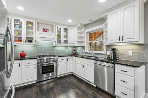 8469 Woodland Curve, Saint Bonifacius, MN 55375