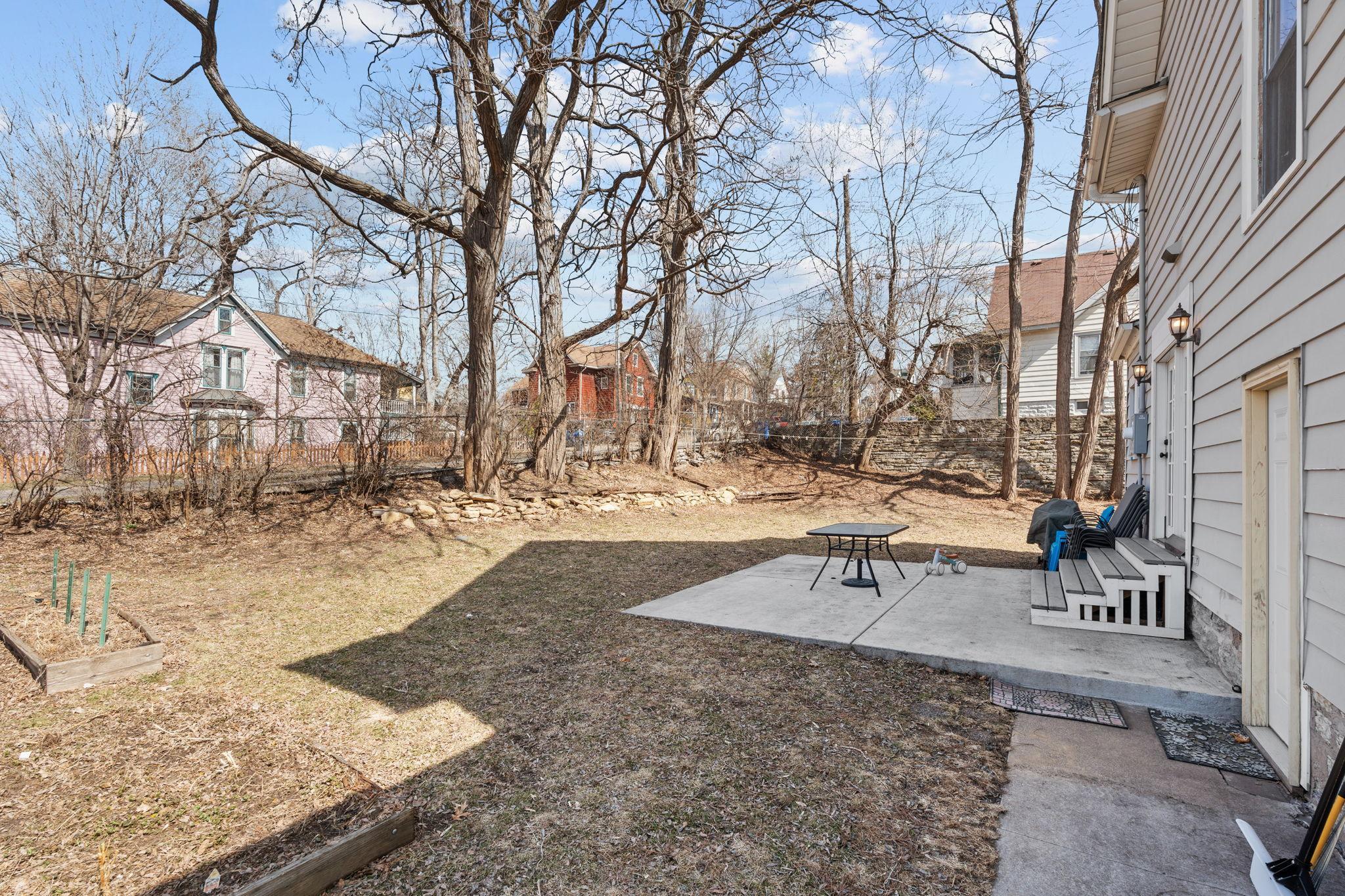 25-316 Bates Ave Exterior-8.jpg