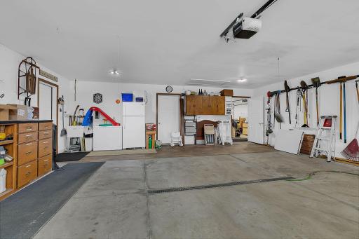 25 X 25 Garage with Drain and Heated Floors