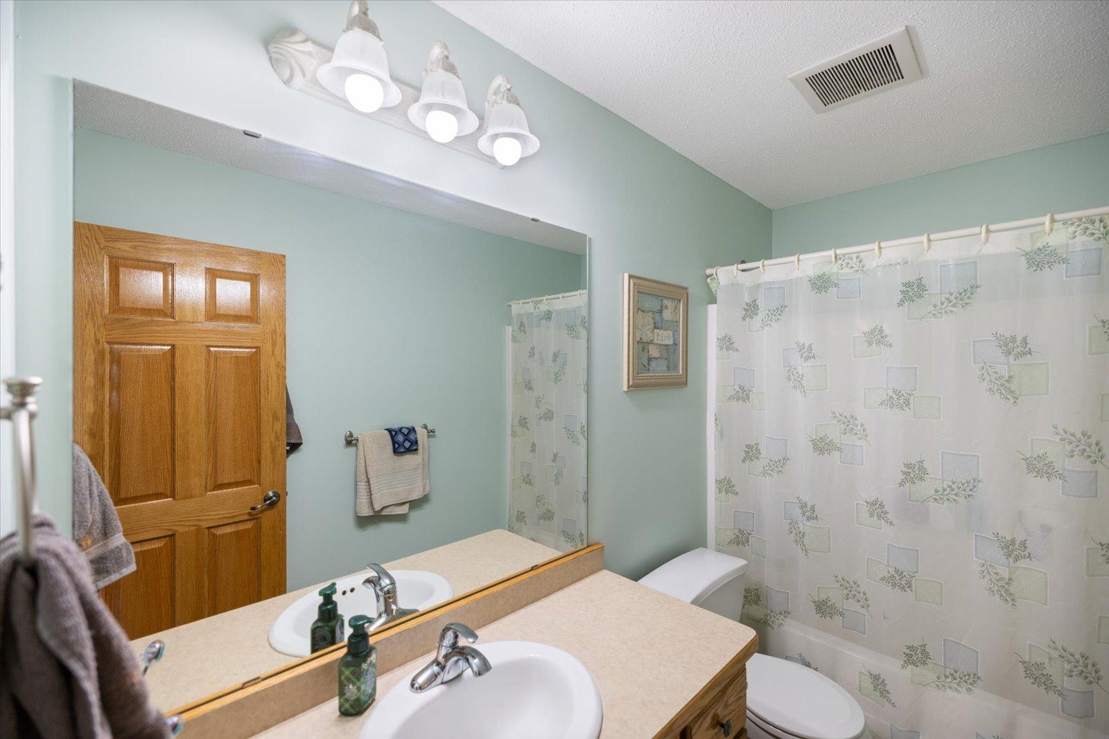 Upper Level Full Bathroom