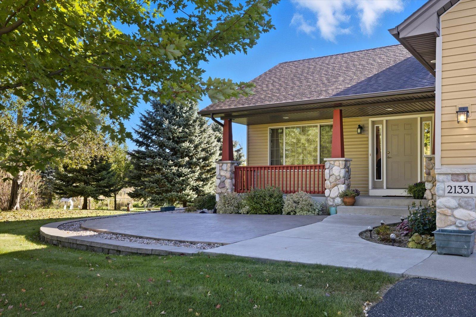 Welcome to 21332 Queen Court NW!