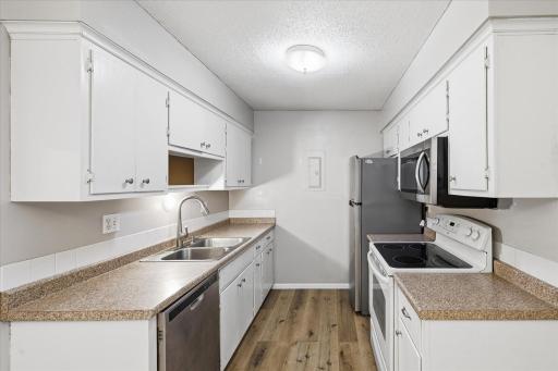2720 Dale Street N, C114, Roseville, MN 55113