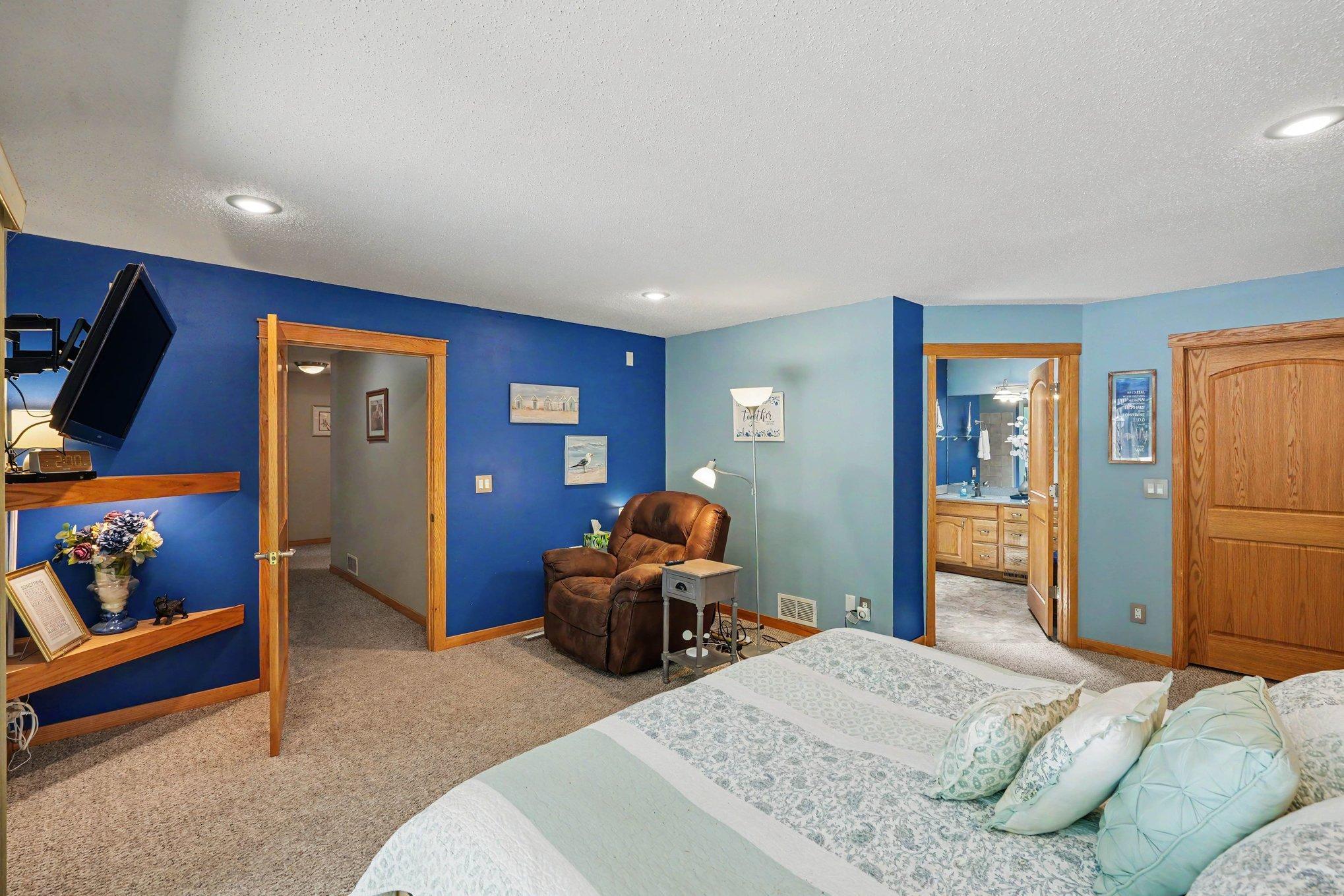 Primary has walk-in closet & ensuite bath