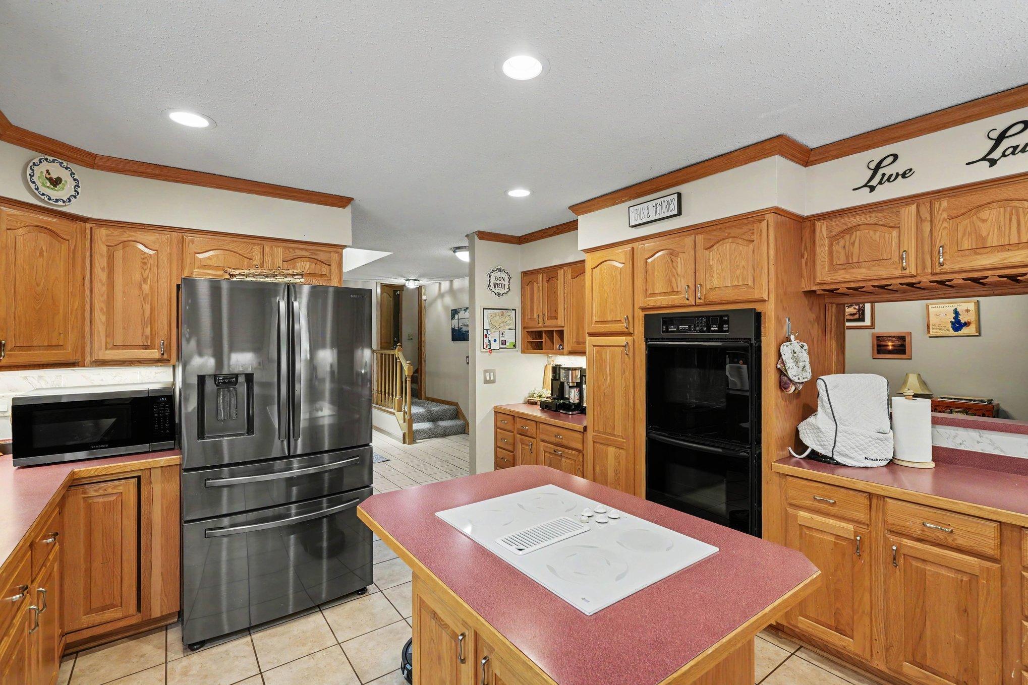 Island cooktop & double ovens