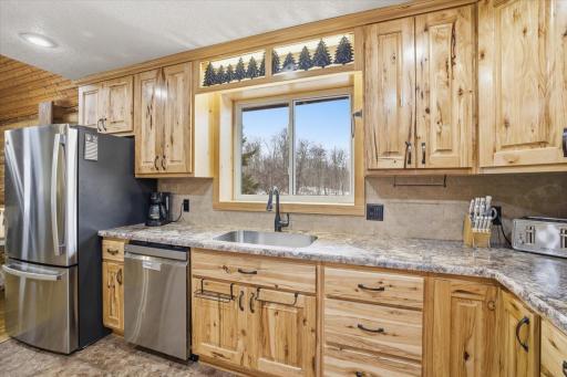 Gorgeous Kitchen w/ Newer Appliances