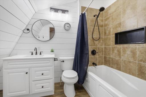 Primary Full Bathroom-Upper