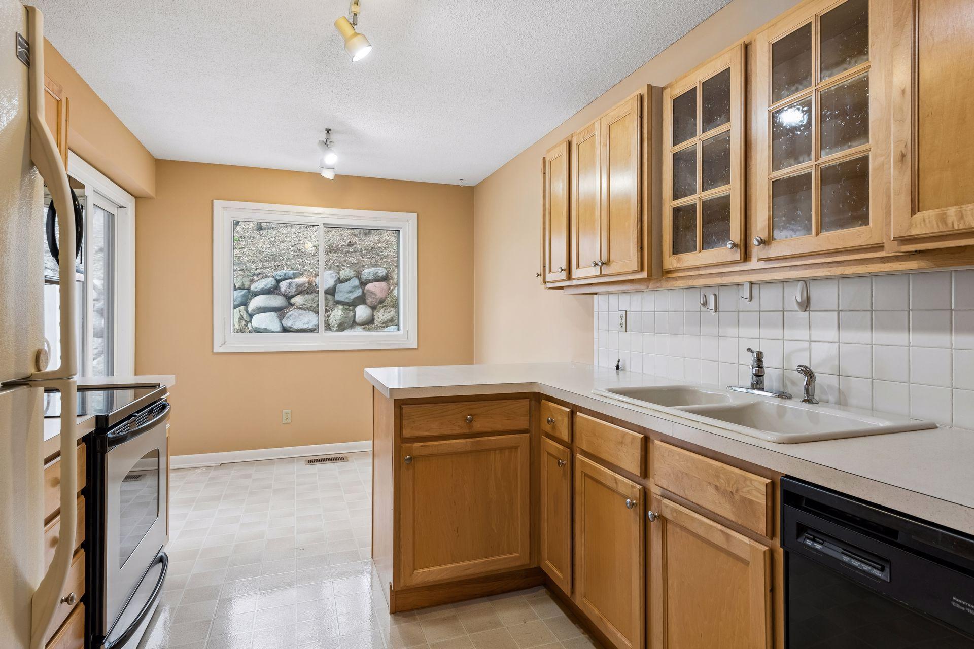 Kitchen with pennisula