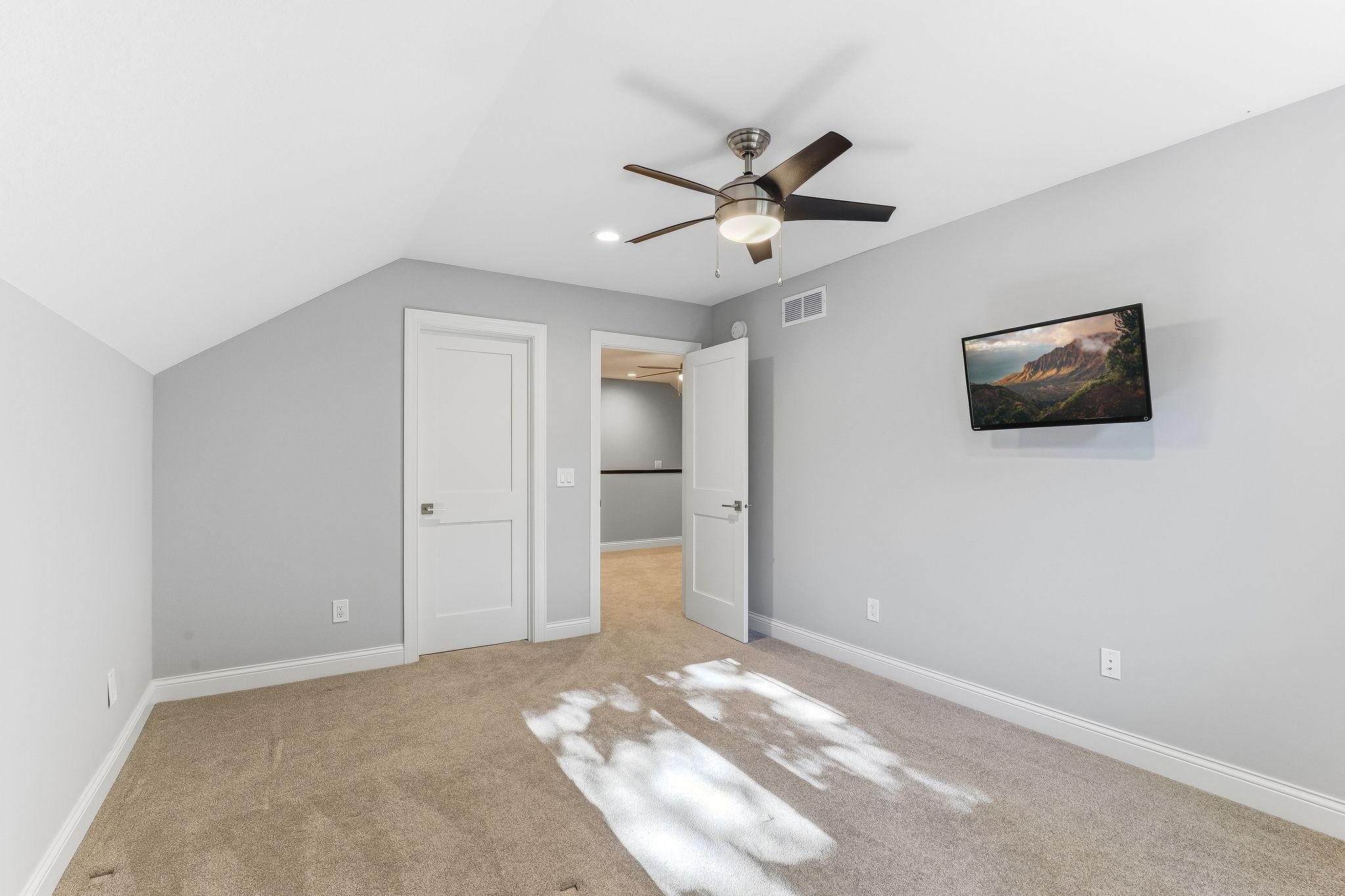 Alternate views of Bedroom 3