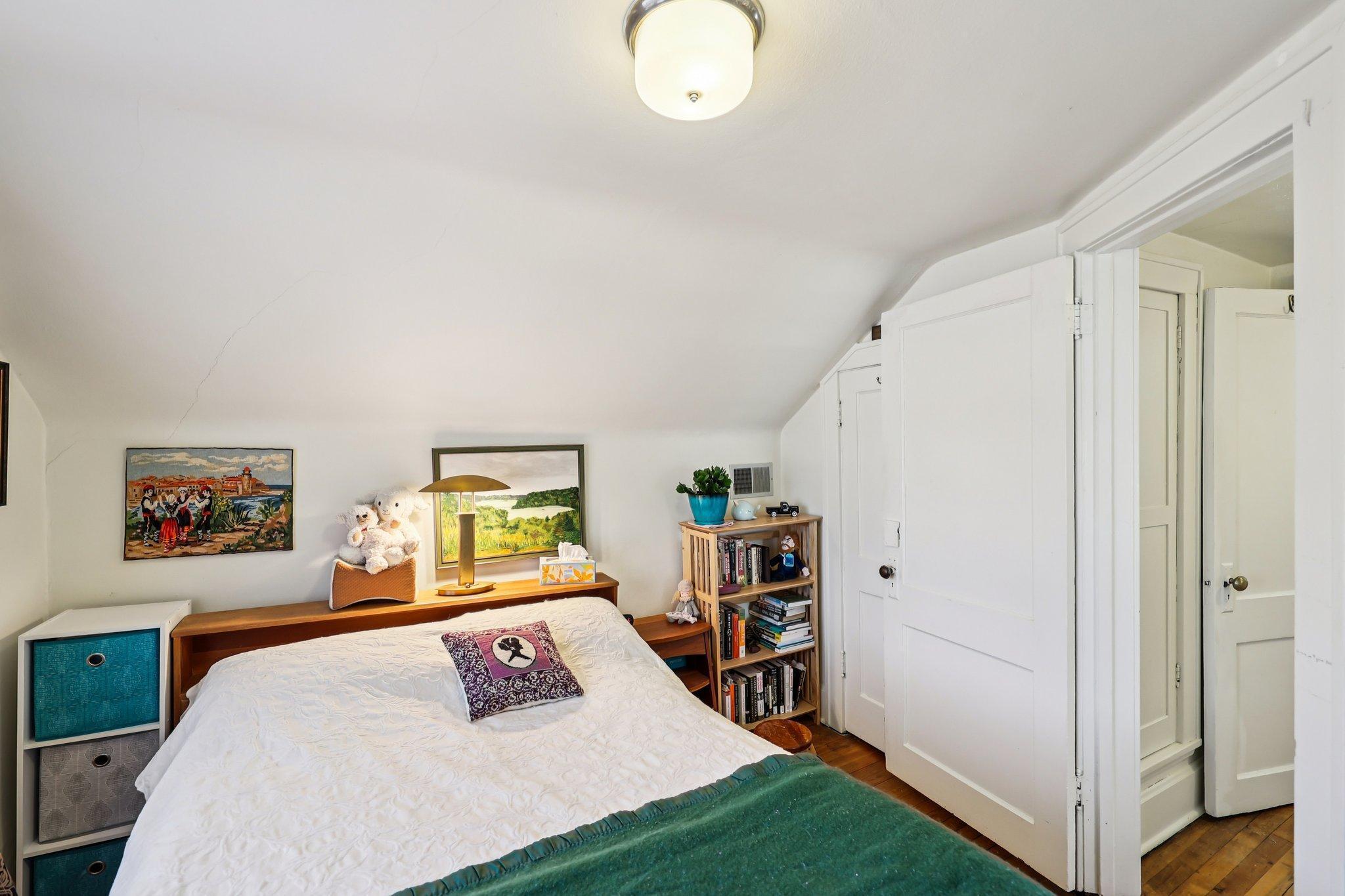 23-web-or-mls-Maryland Ave E-S2103-023.jpg