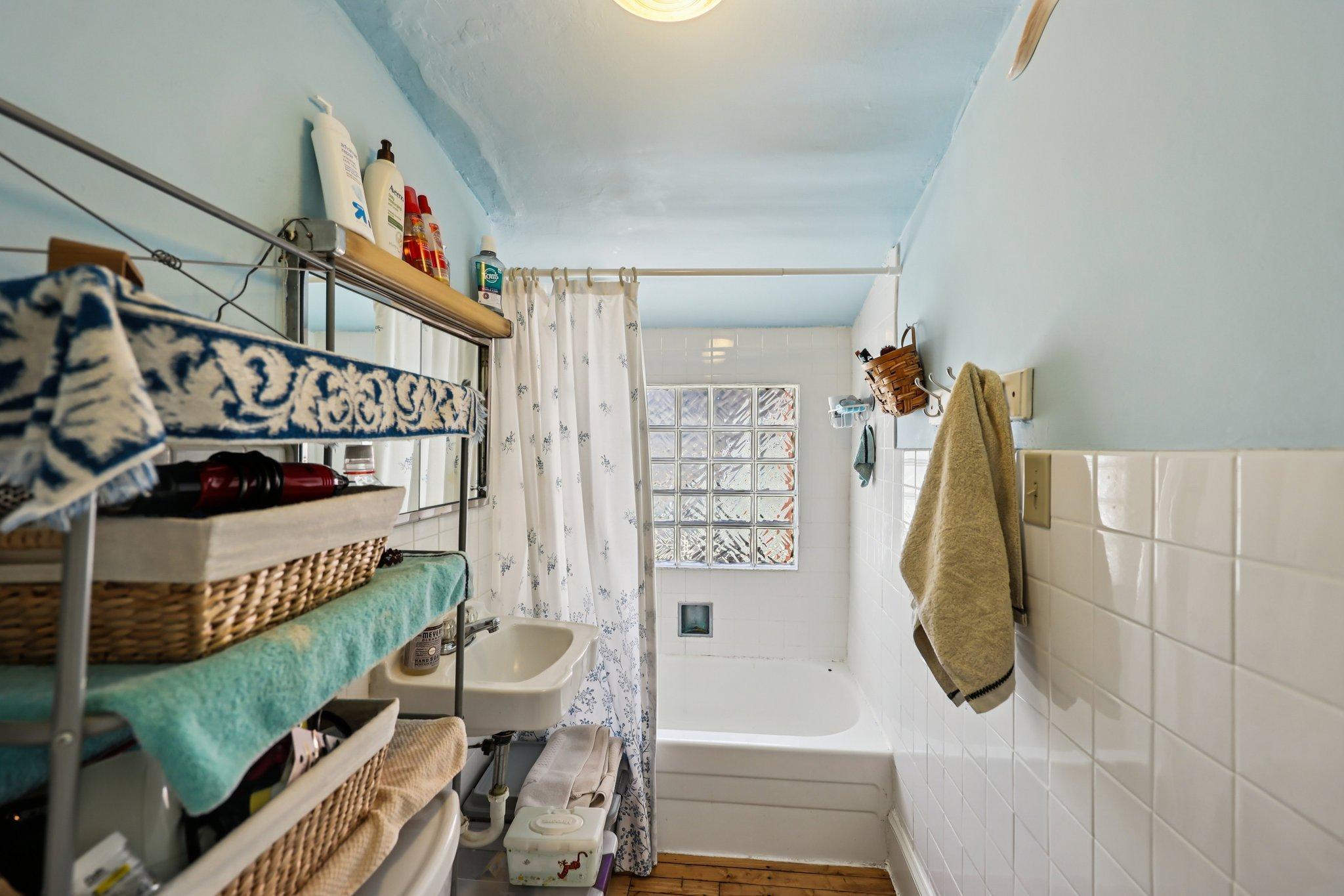 25-web-or-mls-Maryland Ave E-S2103-025.jpg