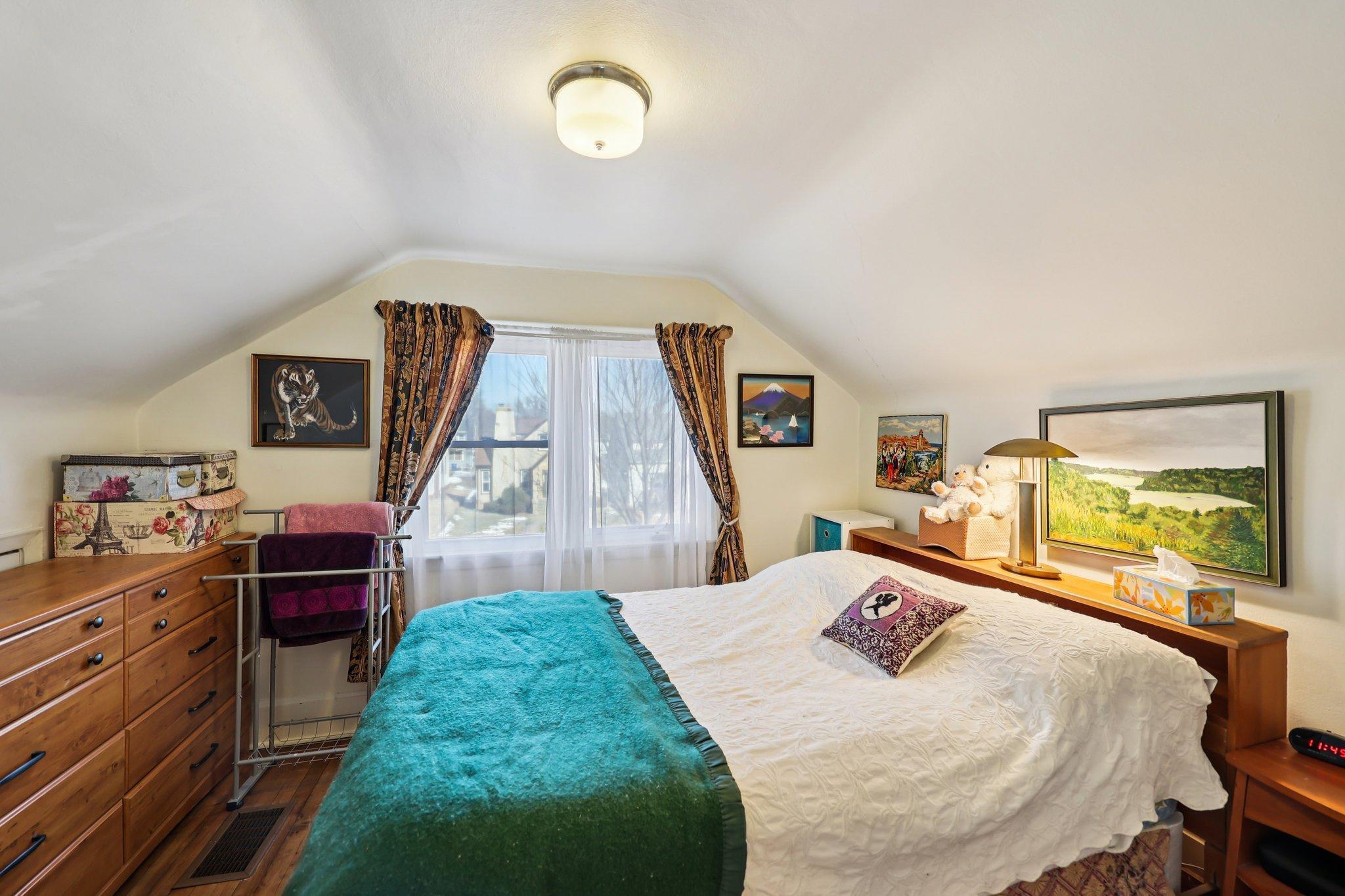 21-web-or-mls-Maryland Ave E-S2103-021.jpg