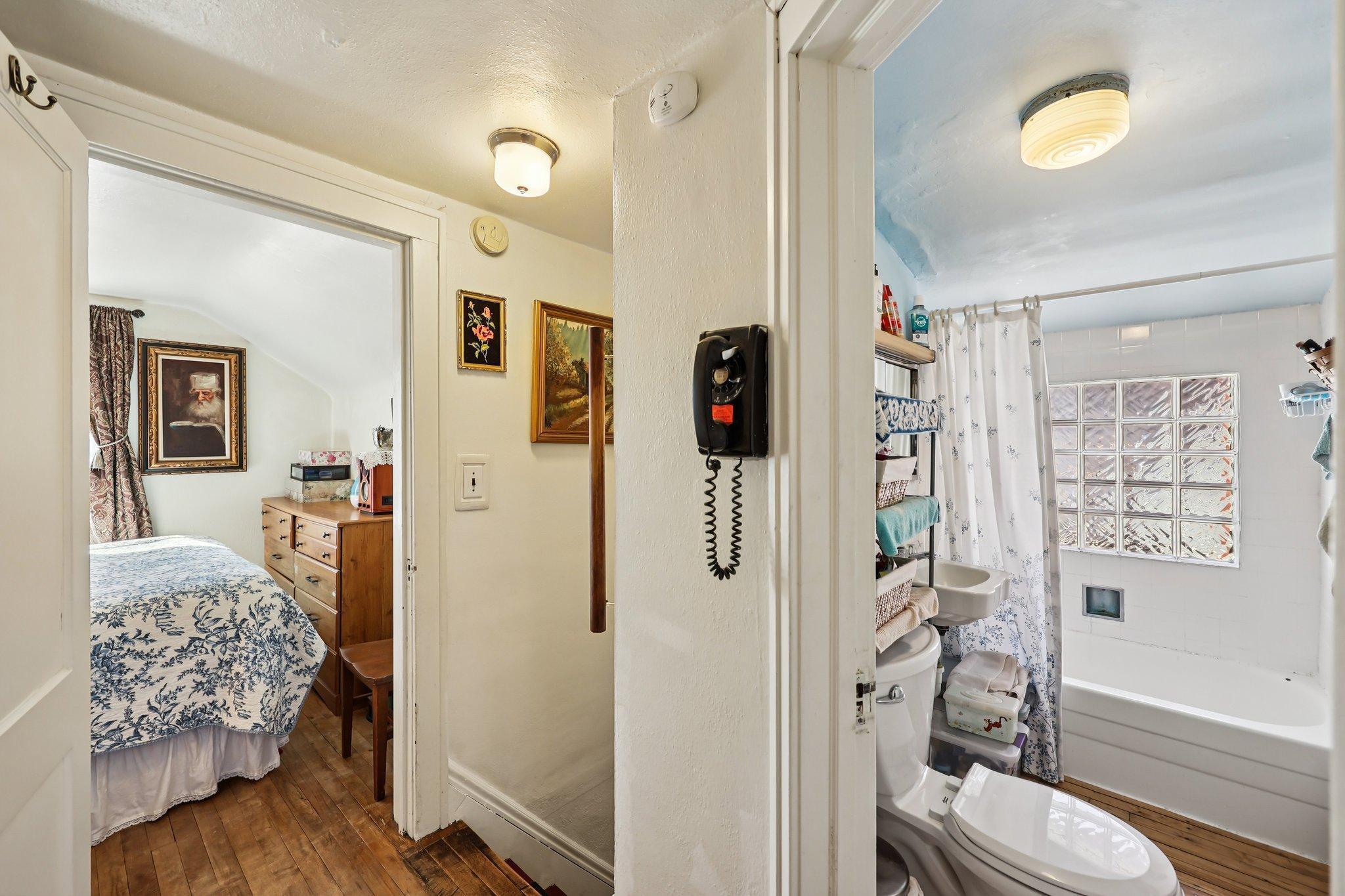 24-web-or-mls-Maryland Ave E-S2103-024.jpg