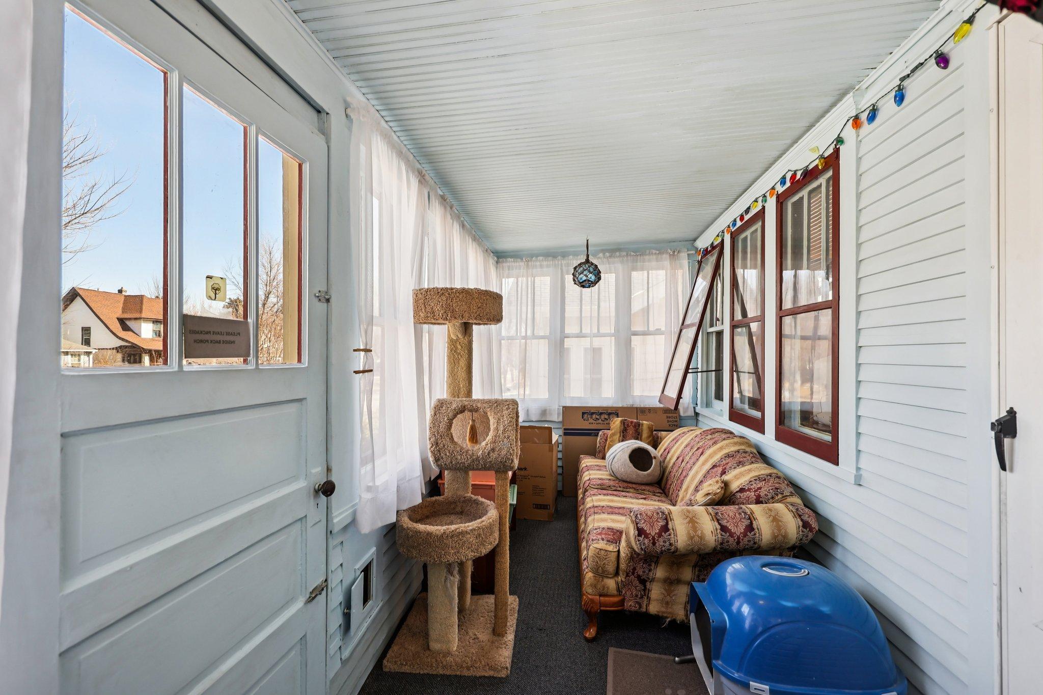 6-web-or-mls-Maryland Ave E-S2103-006.jpg