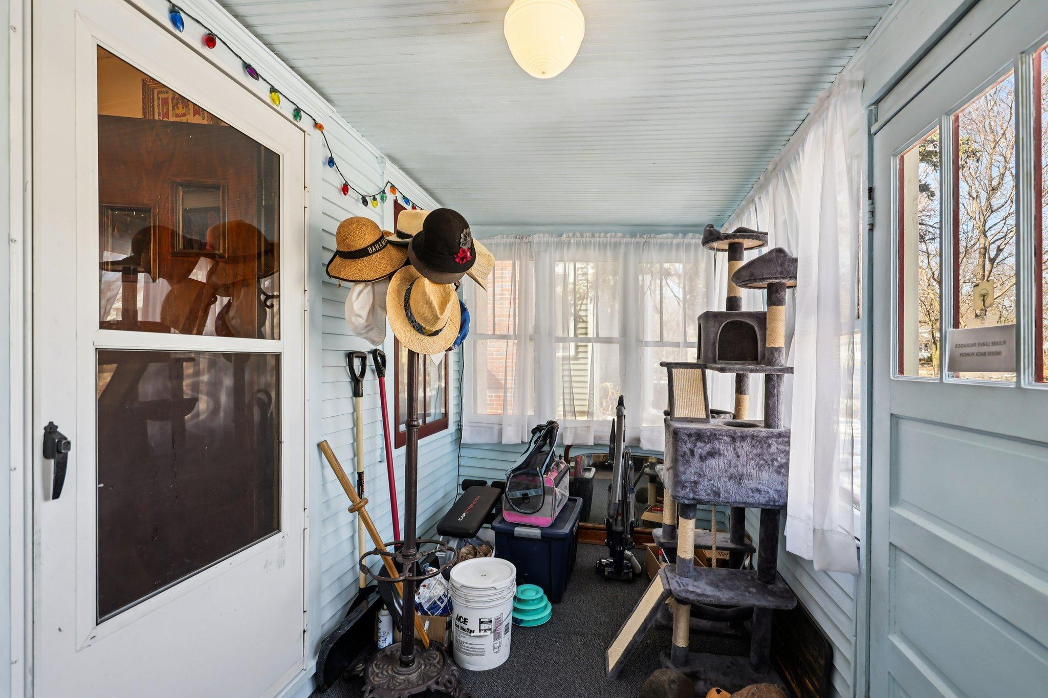 7-web-or-mls-Maryland Ave E-S2103-007.jpg