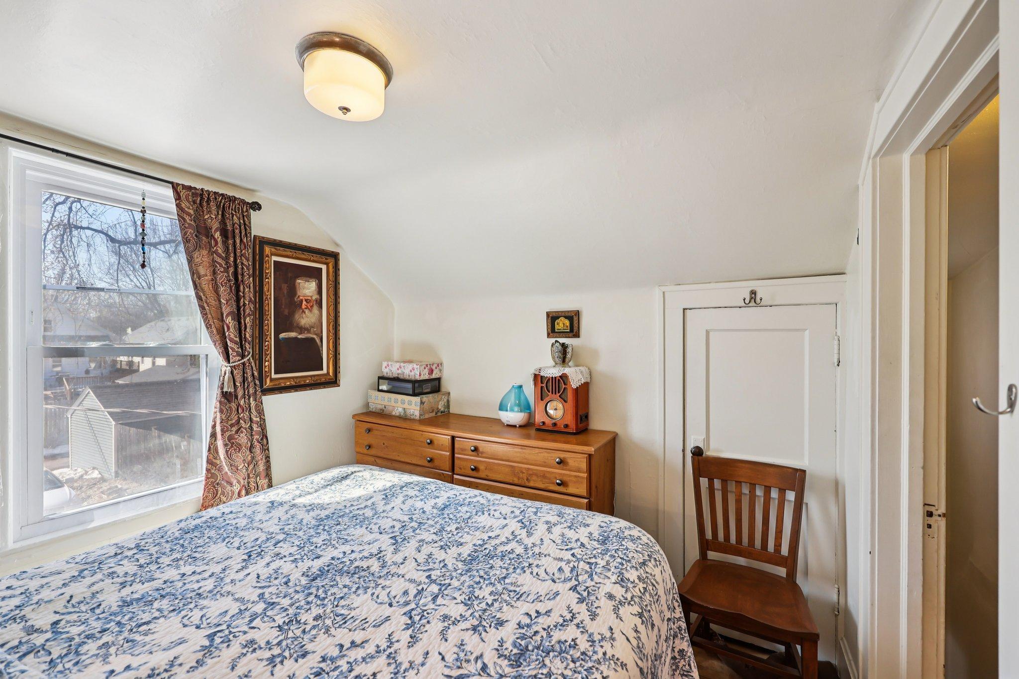 19-web-or-mls-Maryland Ave E-S2103-019.jpg