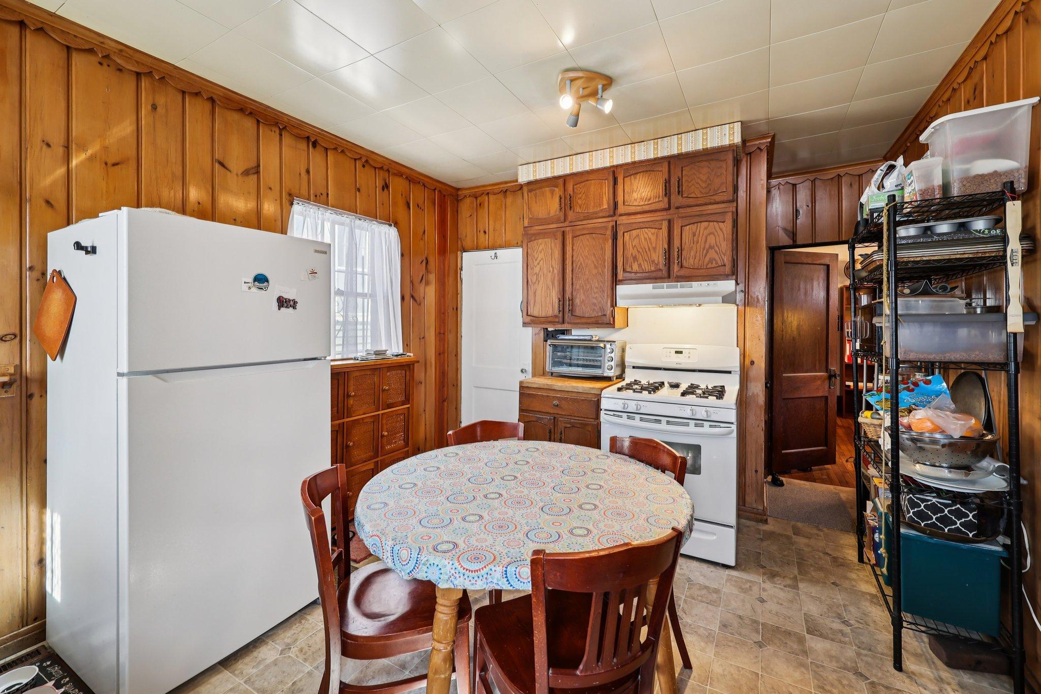 16-web-or-mls-Maryland Ave E-S2103-016.jpg