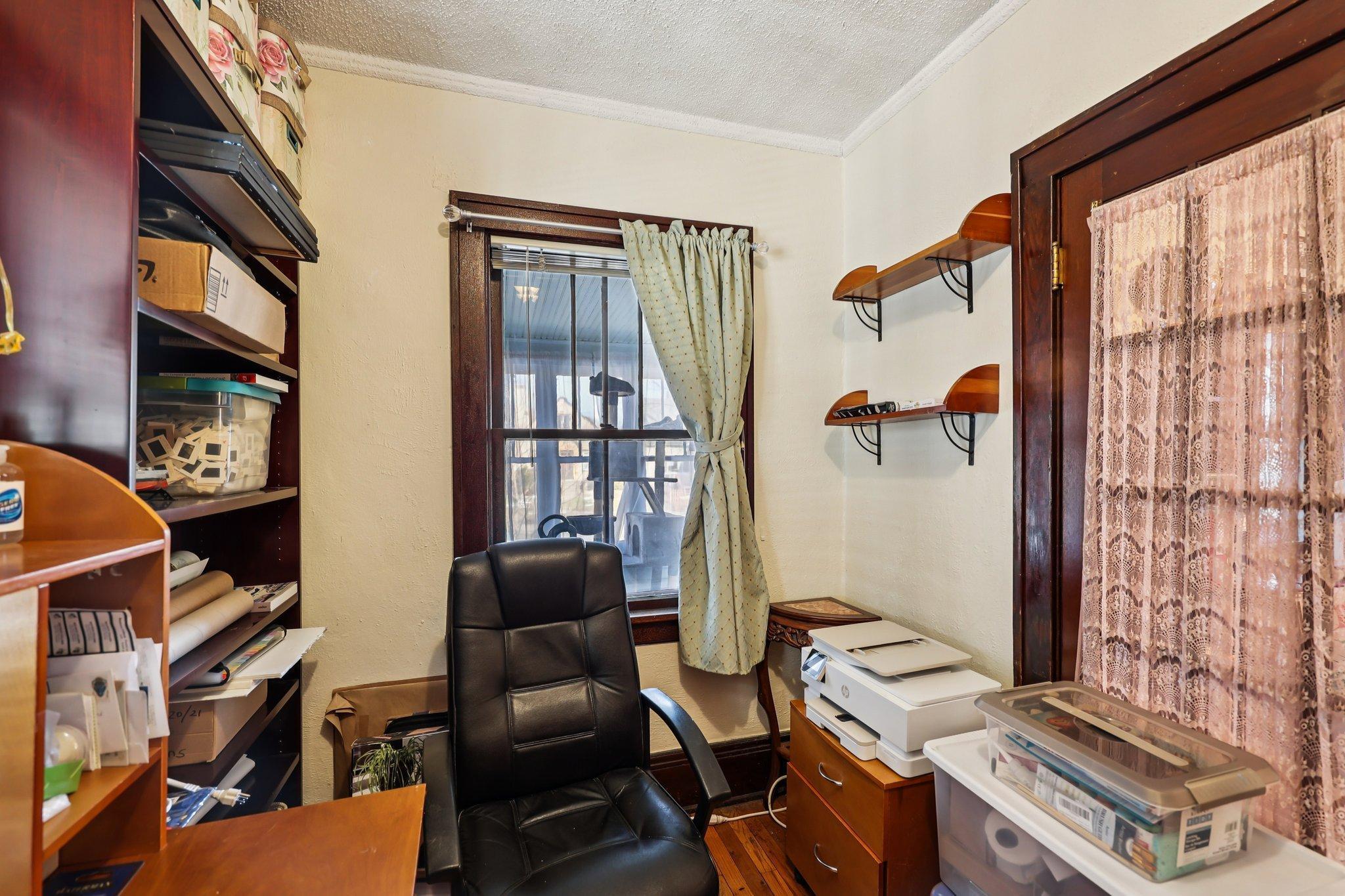 27-web-or-mls-Maryland Ave E-S2103-027.jpg