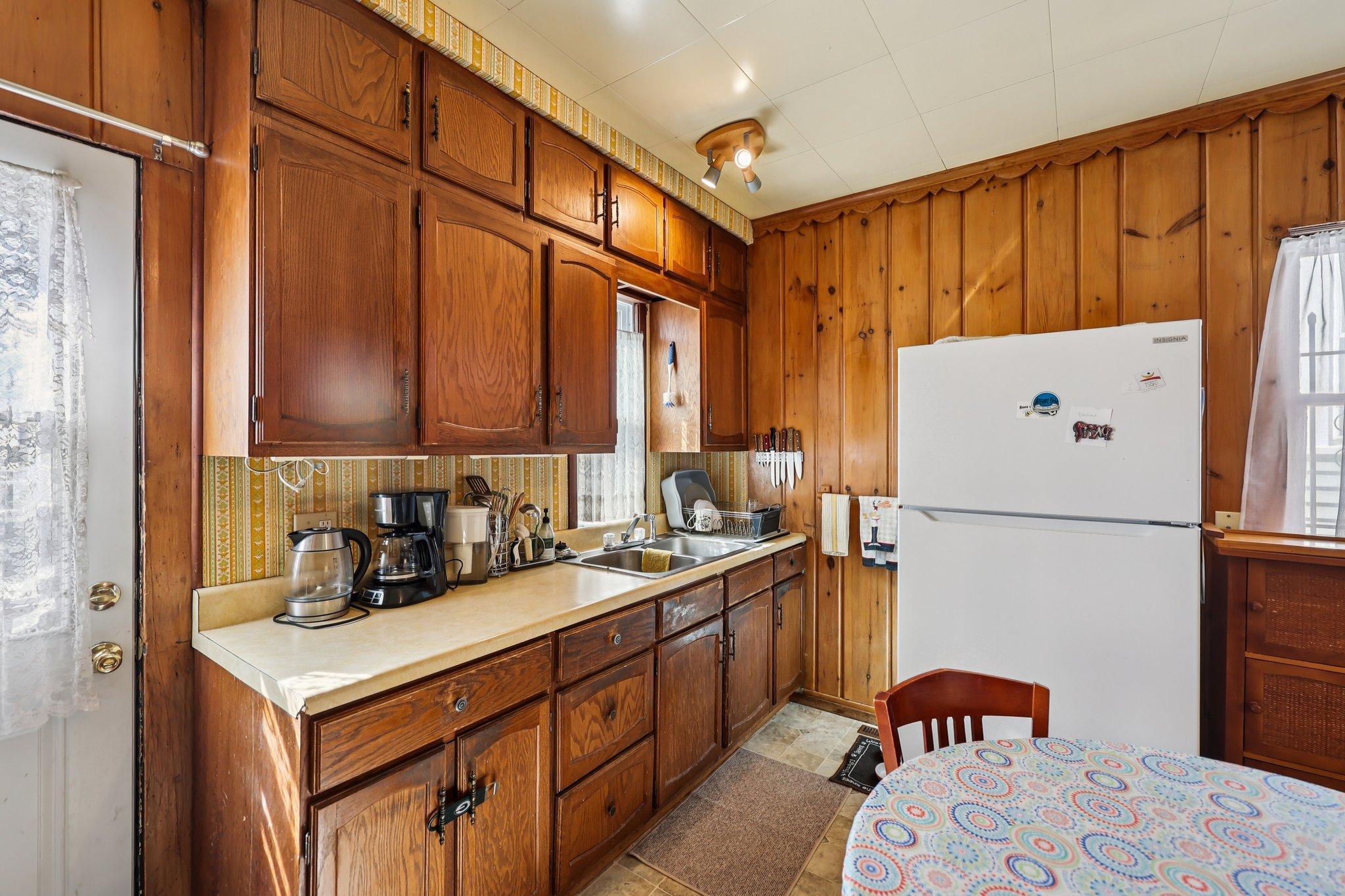 17-web-or-mls-Maryland Ave E-S2103-017.jpg