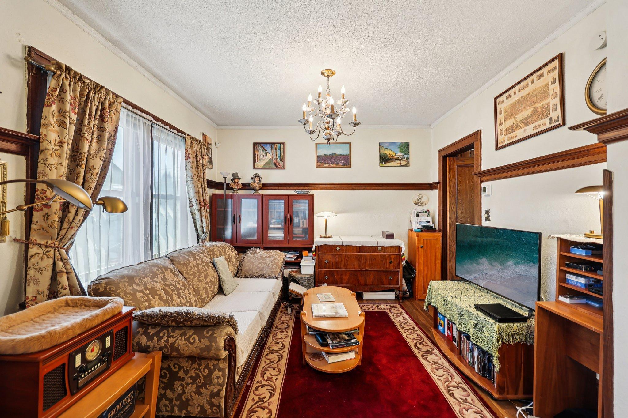 8-web-or-mls-Maryland Ave E-S2103-008.jpg